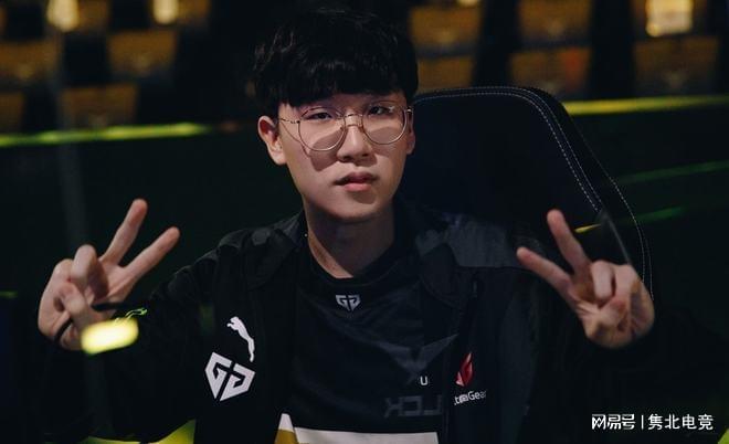 勇士三分雨击退独行侠，库里里程碑之夜